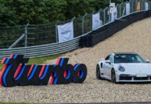 Porsche celebra el medio siglo de un icono del automovilismo con una exposición del 50º aniversario del Porsche Turbo