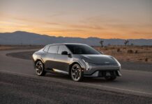 Kia presentó en el auto show de Nueva York el nuevo sedán eléctrico EV4 del 2026