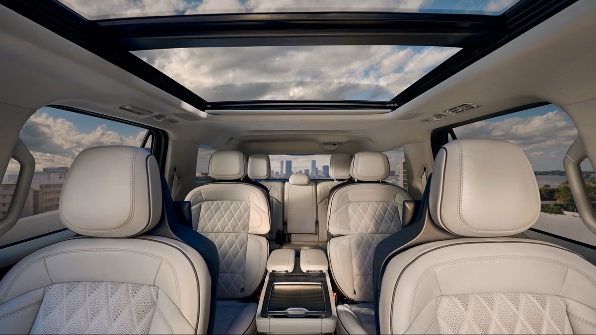 ¿Cuáles son los 5 SUVs del 2026 con el techo panorámico más amplio y funcional?